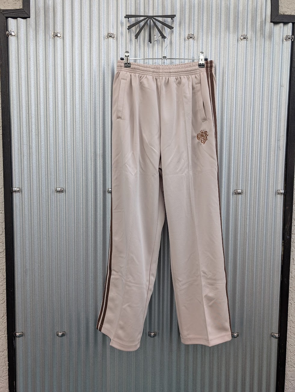 限定商品】木漏れ日トラックパンツ ベージュ×ブラウン（一周年限定