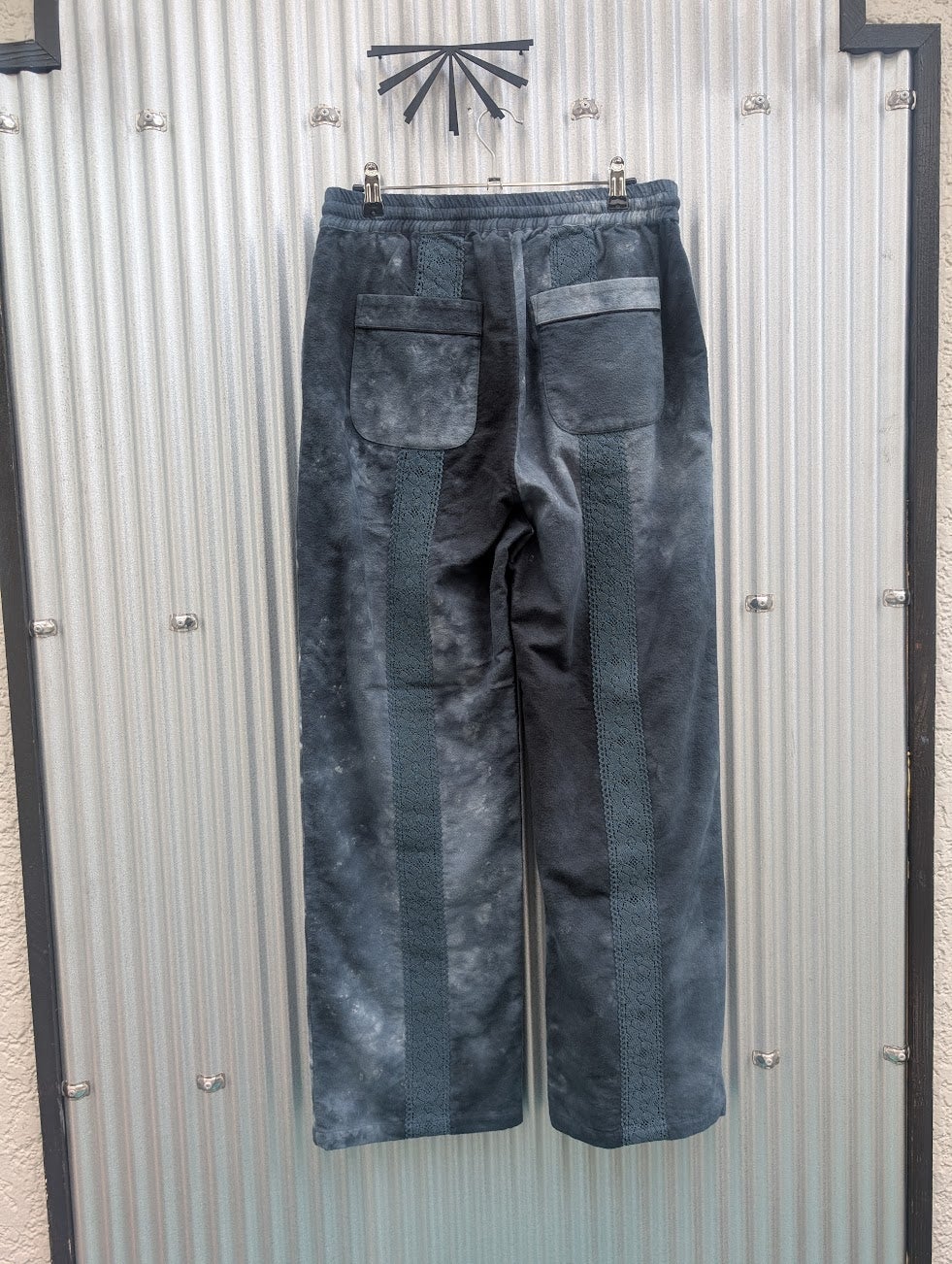 TUITACI（ついたち・朔） RAYON VELVET 2TUCK TROUSER BROWN